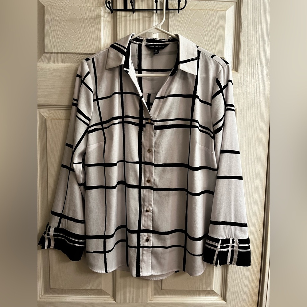 INVESTMENTS~BLACK/WHITE~ABSTRACT BLOUSE~NWOT~M